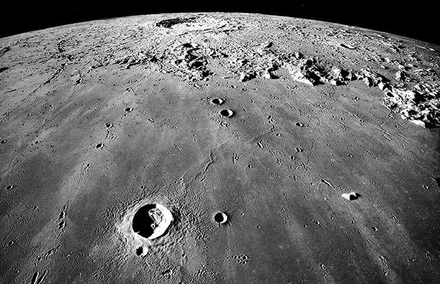 Новая отправная точка SETI: Луна как ловушка для внеземной жизни и ее артефактов
