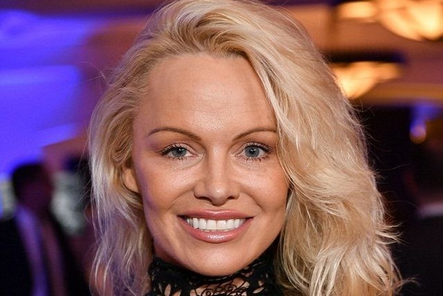 Другое лицо: Памела Андерсон из-за пластики изменилась до неузнаваемости Другое лицо: Памела Андерсон из-за пластики изменилась до неузнаваемости