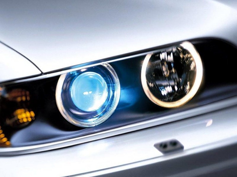 http://avtomotospec.ru/wp-content/uploads/2013/08/lampa-ksenon-zdes.jpg