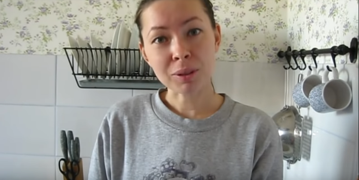Весь процесс капитального ремонта, сделанного своими руками Анна прокомментировала в видеоролике. | Фото: youtube.com. Весь процесс капитального ремонта, сделанного своими руками Анна прокомментировала в видеоролике. | Фото: youtube.com.