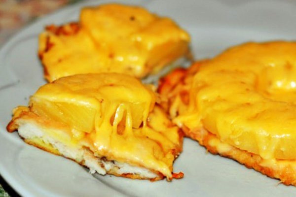 Куриное филе с ананасами и сыром в духовке рецепт пошагово в Куриное филе с ананасами и сыром в духовке рецепт пошагово в