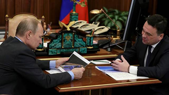 Путин обсудил с главой Подмосковья экономику и здравоохранение