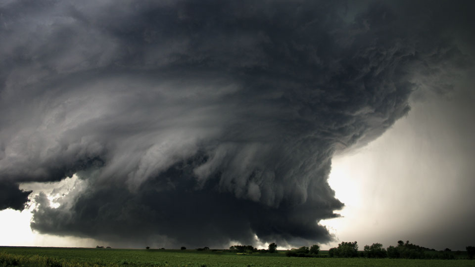 tornado-molniyami-ohotnik-krasivye-fotografii-neobychnye-fotografii
