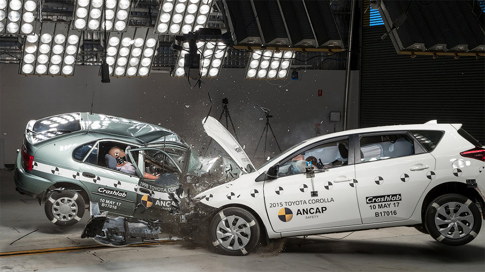 Видео: краш-тест старой и новой Toyota Corolla