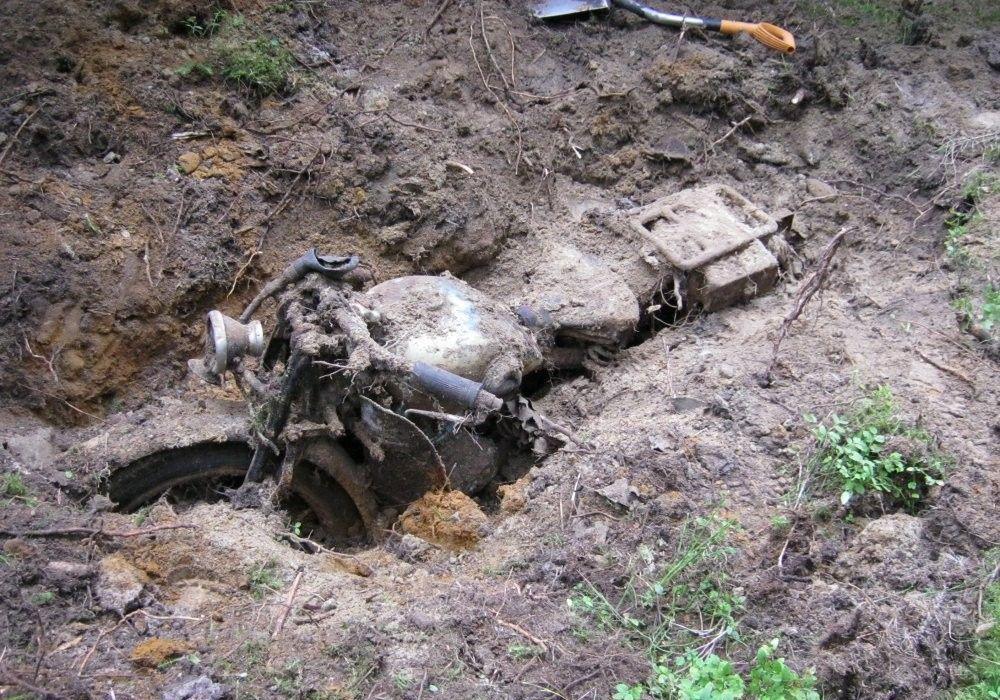 Находка в лесу при помощи металлоискателя (9 фото) Находка в лесу при помощи металлоискателя (9 фото)