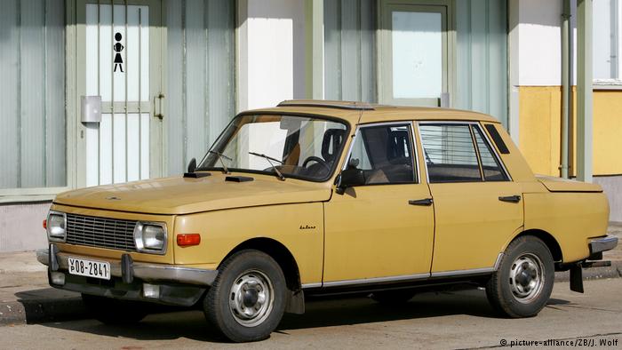 Восточногерманский легковой автомобиль Wartburg, выпускавшийся с 1956 по 1991 год на народном предприятии Automobilwerk Eisenach