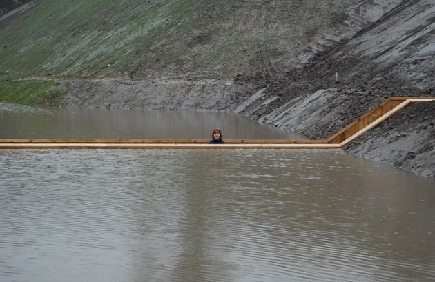 Invisible Pedestrian Bridge. , 