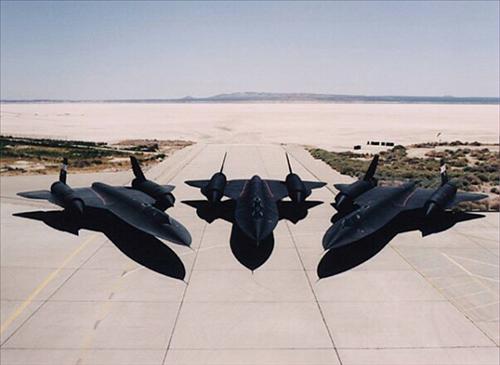 SR-71 «Черный дрозд»: самый скоростной самолет в мире SR-71 «Черный дрозд»: самый скоростной самолет в мире