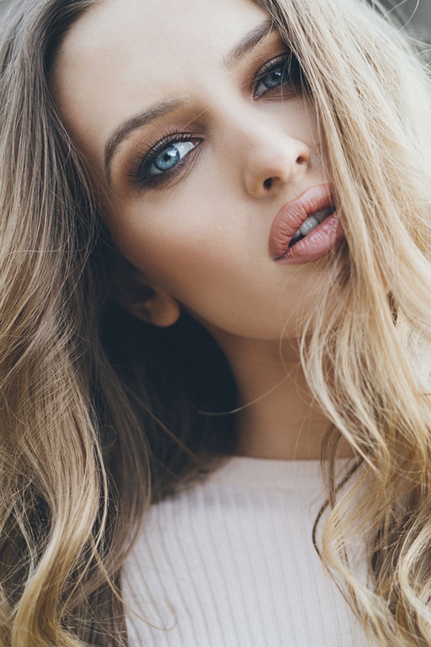 Photographer-inspired-by-a-blue-eyes-models-58974c8314232__880