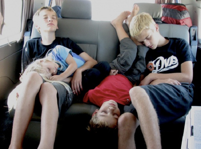 kids-sleeping-positions1-11