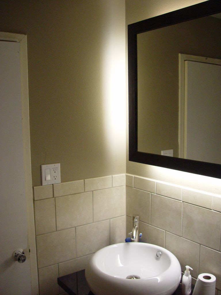 Зеркало с подсветкой в ванной
