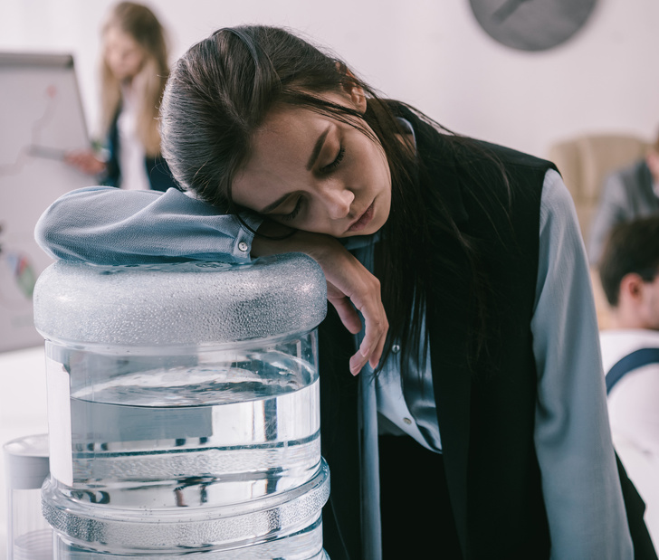 Почему стоит задуматься, прежде чем выпить очередной стакан воды из кулера