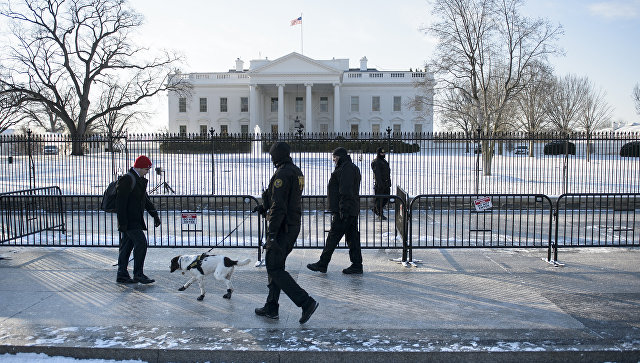 Белый дом предложил Трампу определиться, на чьей он стороне