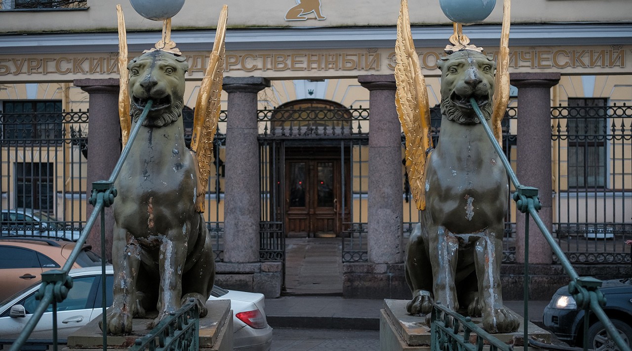 Волшебные памятники Санкт-Петербурга, которые приносят удачу