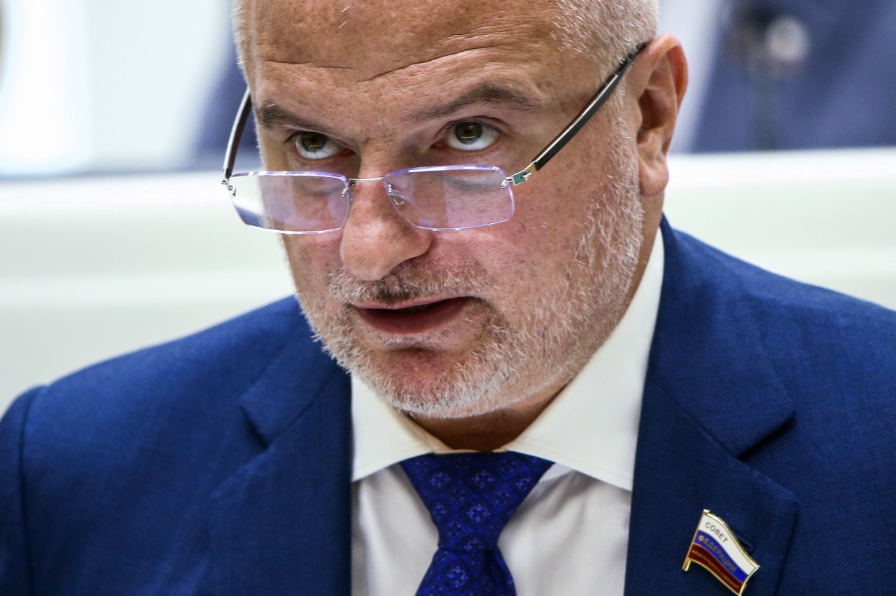 «У меня много чего есть, и даже больше намного». Сенатор Клишас ответил на расследование Навального