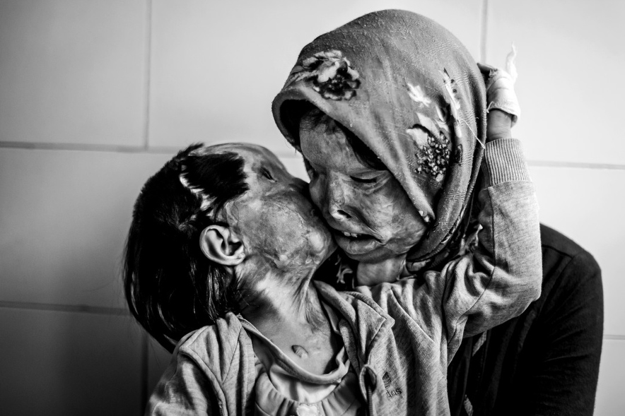 29 фото, которые разрывают сердце и объясняют, кто мы, люди, на самом деле 29 фото, которые разрывают сердце и объясняют, кто мы, люди, на самом деле