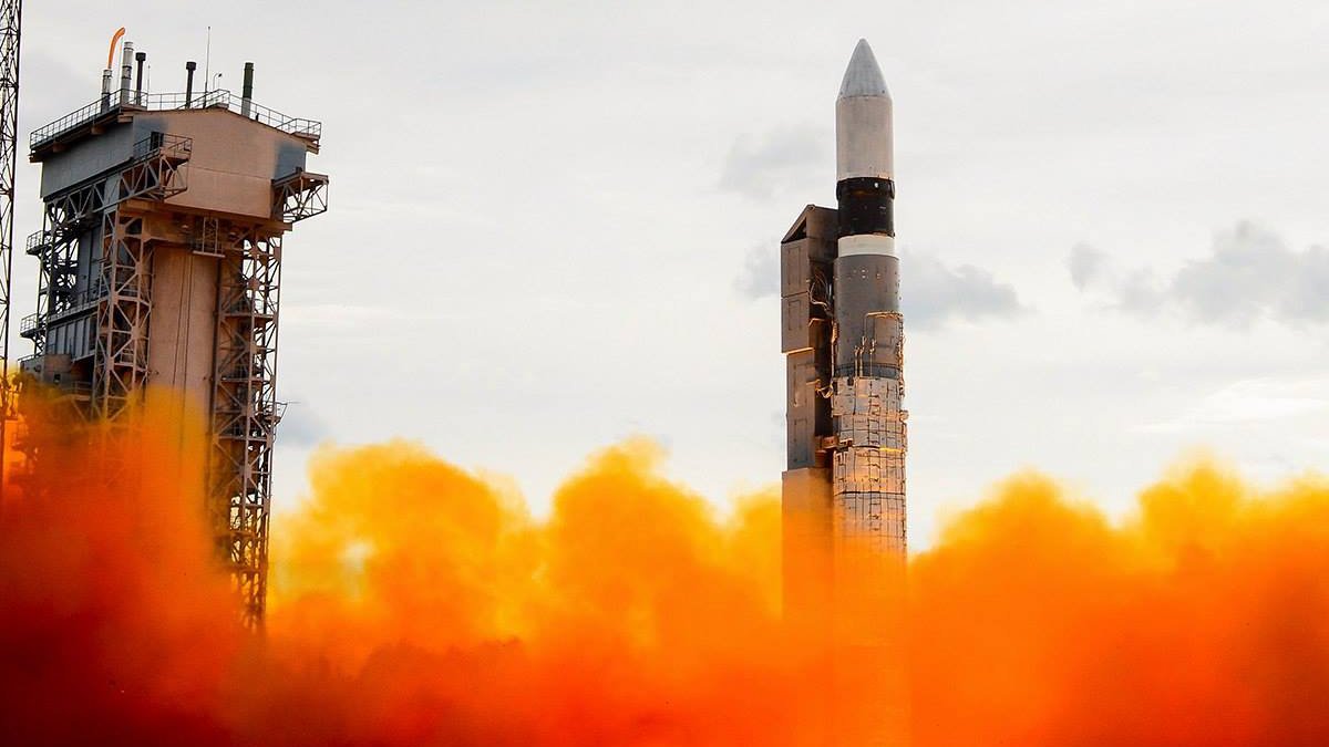 Ракета-носитель Delta IV-Heavy вывела на орбиту спутник-разведчик