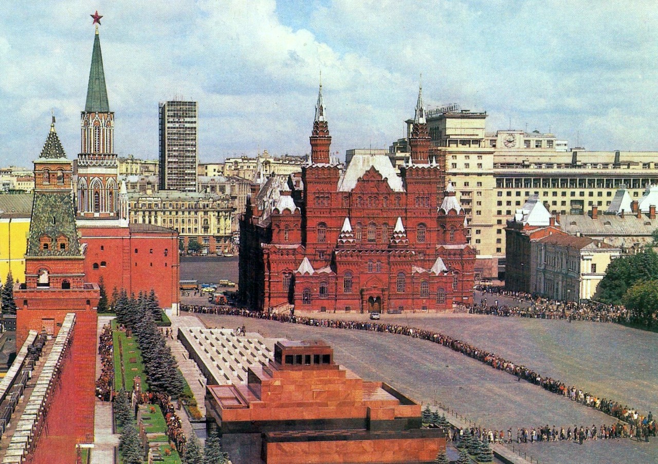 ZAVODFOTO / История городов России в фотографиях: Москва в 1985 году ZAVODFOTO / История городов России в фотографиях: Москва в 1985 году