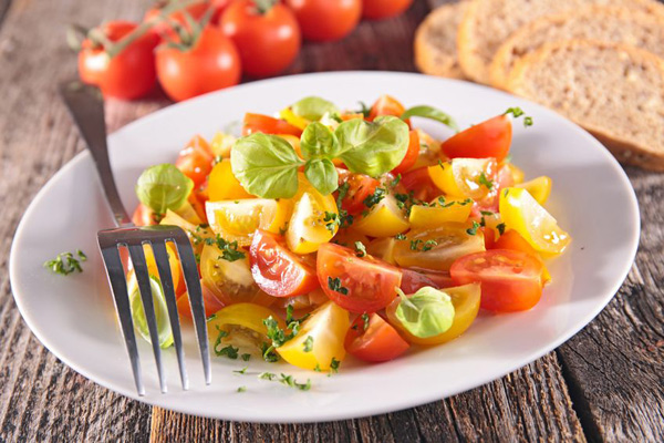 6 свежих идей салата из помидоров