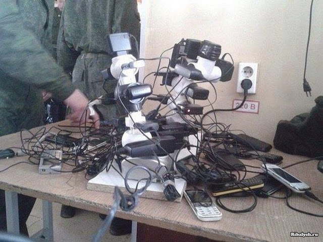 Как в армии зарядить всем телефоны