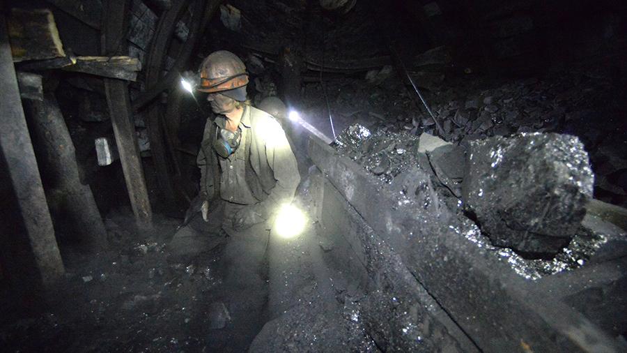 Два горняка погибли при взрыве на шахте в Донецкой области