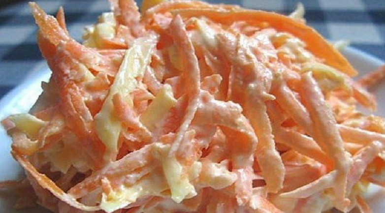 Легкий морковный салат с чесночком: витаминная бомба для тех, кто печется о весе за пару недель до Нового года…