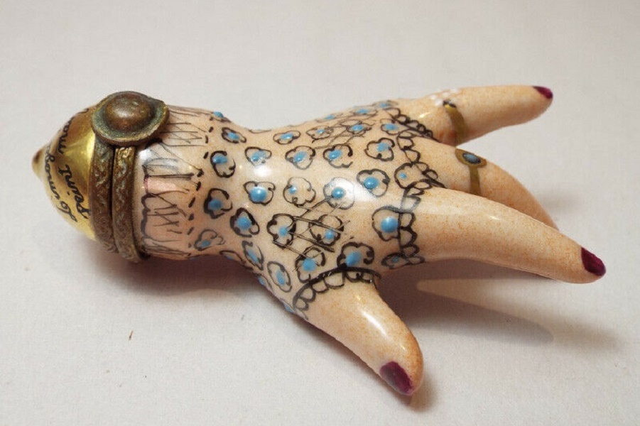 Limoges-PORCELAIN-Lace-Glove-Hand-Trinket-Box-PIENT.jpg Limoges-PORCELAIN-Lace-Glove-Hand-Trinket-Box-PIENT.jpg