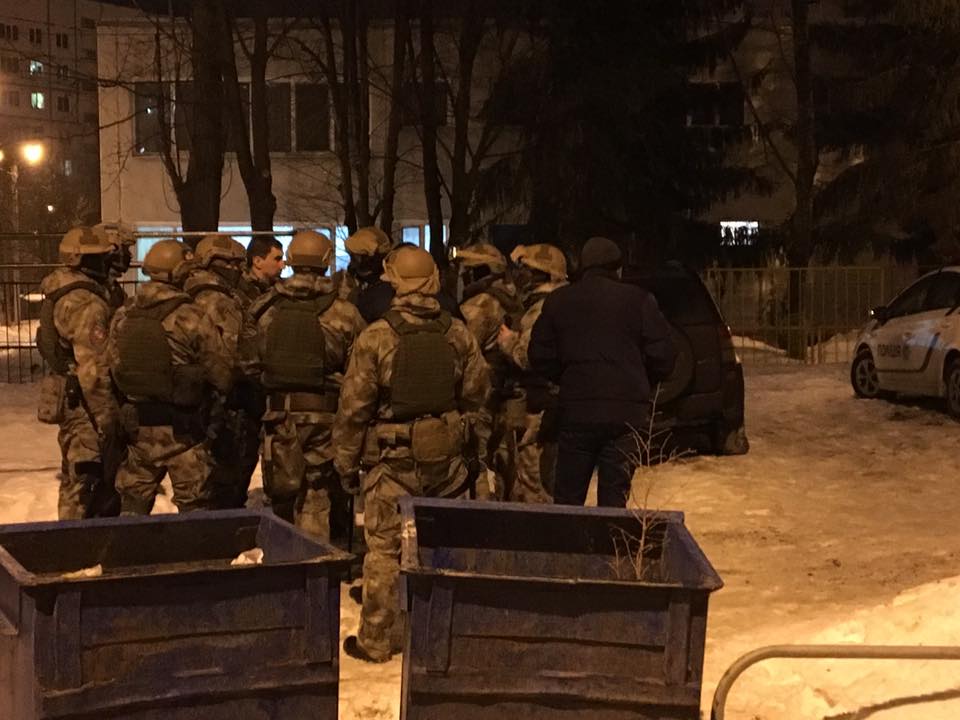 «Давай гранаты!» — Бой боевиков «Донбасса» и «Азова» в Харькове остановил спецназ, 1 раненый, 9 задержанных (+ВИДЕО, ФОТО)