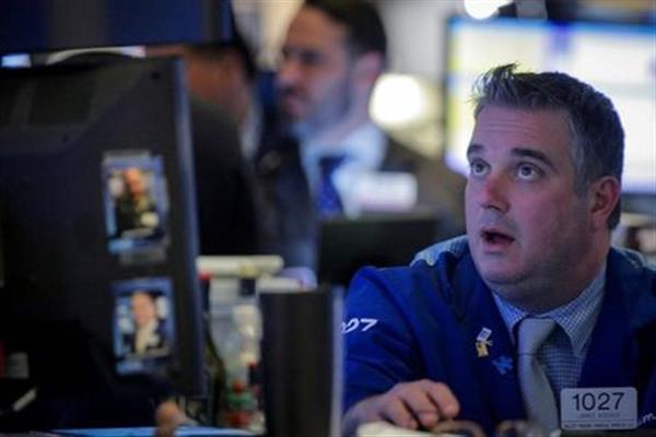 Traders work on the floor at the New York Stock Exchange (NYSE) in New York, U.S., January 14, 2020. REUTERS/Brendan McDermid Traders work on the floor at the New York Stock Exchange (NYSE) in New York, U.S., January 14, 2020. REUTERS/Brendan McDermid
