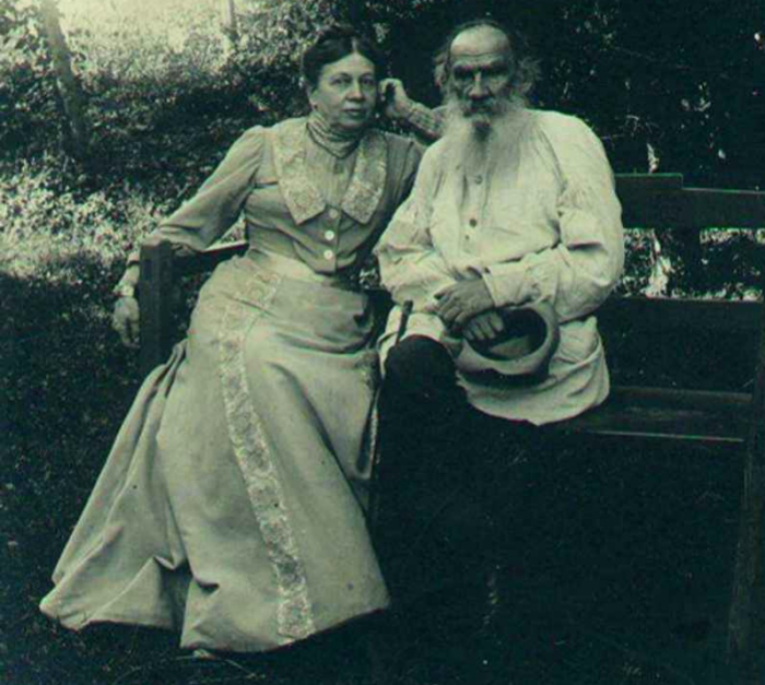 Лев Толстой с женой Софьей. Лев Толстой с женой Софьей.