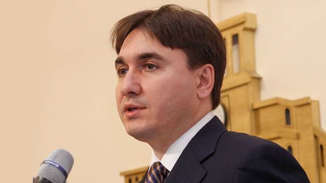 Исполняющий обязанности премьера Армении отправился в Москву с рабочим визитом