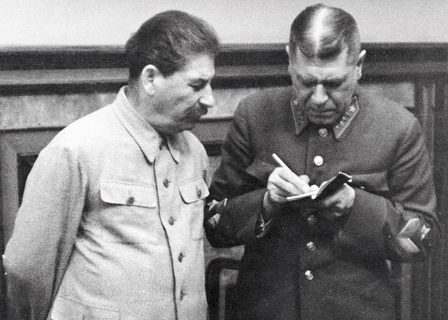 Как Сталин планировал поступить с Гитлером, если бы поймал живым