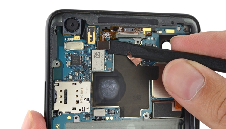 Фаблет Google Pixel 2 XL препарирован: ремонтопригодность выше среднего Фаблет Google Pixel 2 XL препарирован: ремонтопригодность выше среднего
