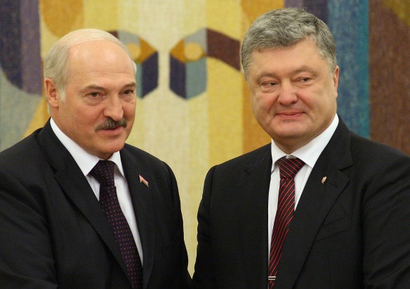 Александр Лукашенко и Петр Порошенко. Фото: GLOBAL LOOK press/Danil Shamkin