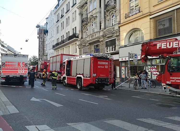 Мощный взрыв в жилом доме в Вене: страшные кадры (ФОТО, ВИДЕО)