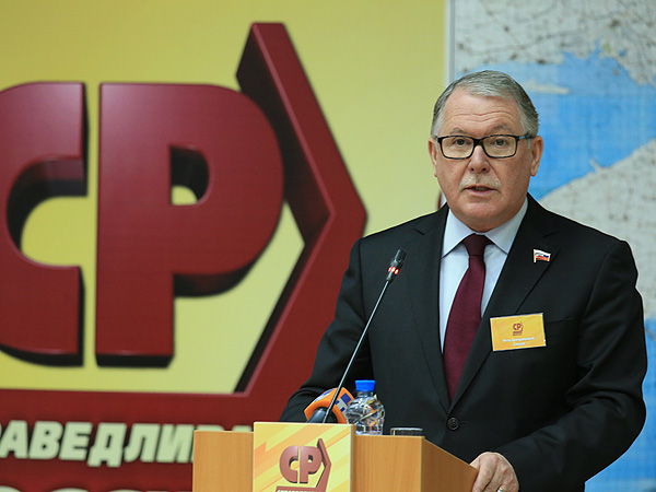 Александр Романович сдал документы в Избирком Севастополя