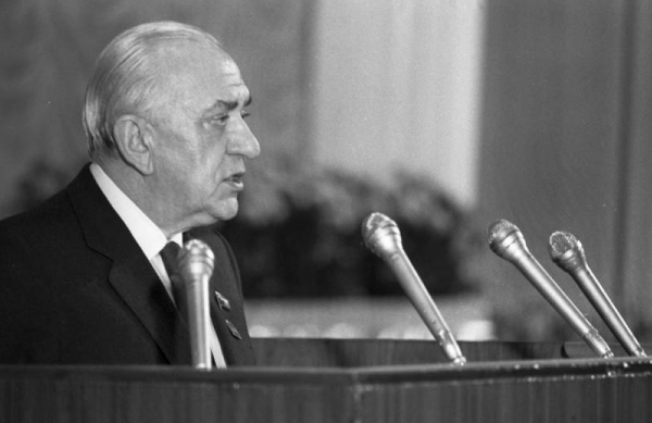 Нищая старость: как выживали члены политбюро в 1990-е