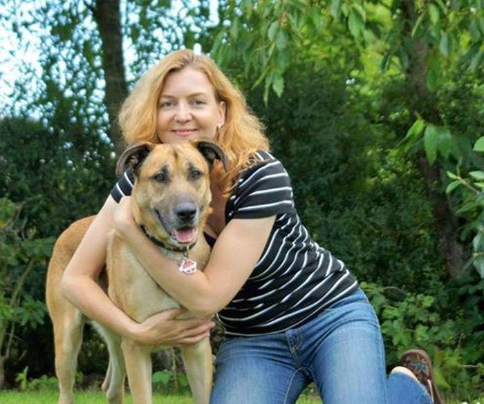Стюардесса из Германии забрала бездомного пса, который полгода ждал ее у отеля (10 фото) Стюардесса из Германии забрала бездомного пса, который полгода ждал ее у отеля (10 фото)