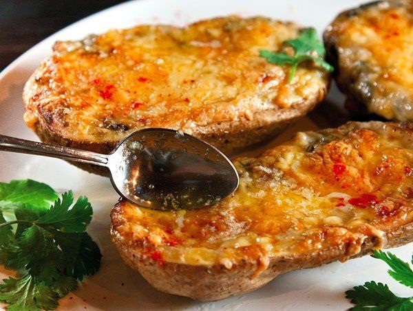 запеченный с грибами картофель