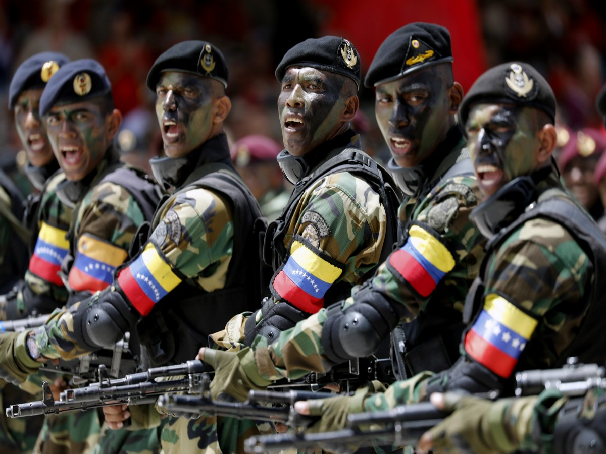 Как Россия может оказать военную помощь в противостоянии с США со стороны Венесуэлы рассказал политолог Николай Стариков