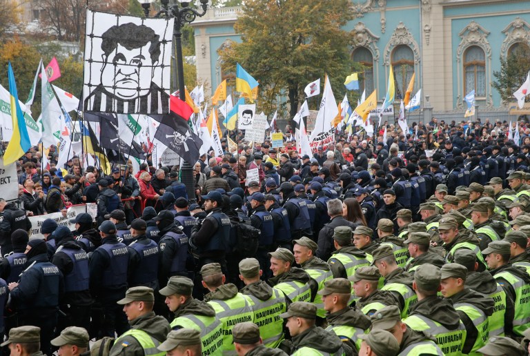 У центрі Києва між учасникам мітингу і силовиками сталася штовханина У центрі Києва між учасникам мітингу і силовиками сталася штовханина