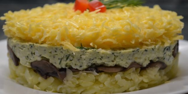 Рецепты салатов без майонеза: Слоёный салат с грибами, картошкой и двумя видами сыра