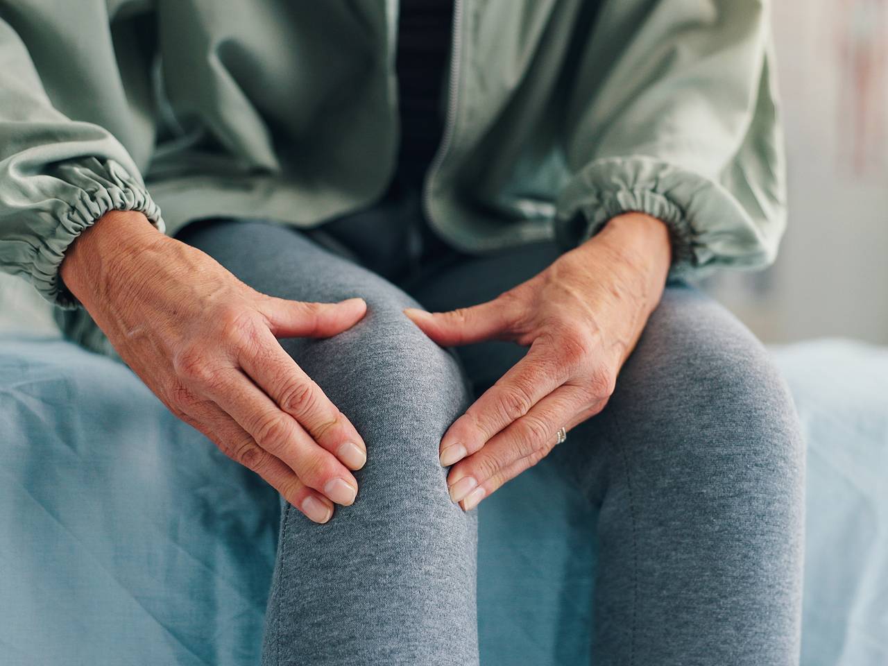 Названа неожиданная причина преждевременного износа суставов у молодых людей