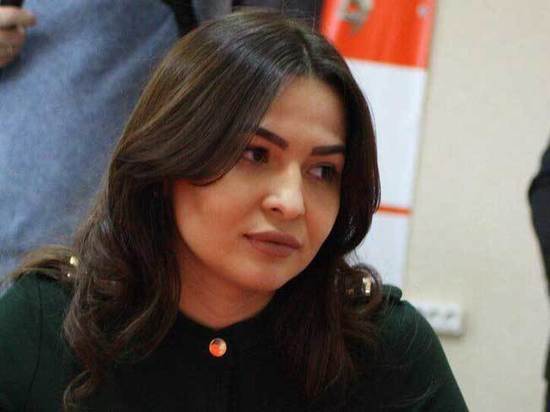 «Детям денег нет, на иномарки есть»: депутат объявила войну чиновникам «Детям денег нет, на иномарки есть»: депутат объявила войну чиновникам