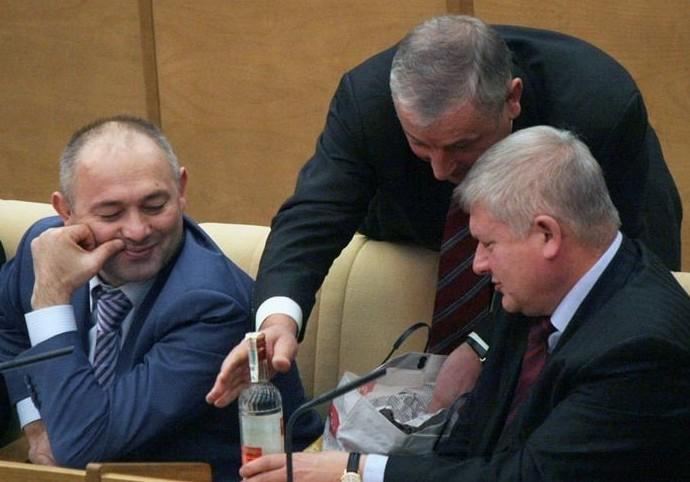 Чем занимаются депутаты на заседаниях Госдумы? Чем занимаются депутаты на заседаниях Госдумы?