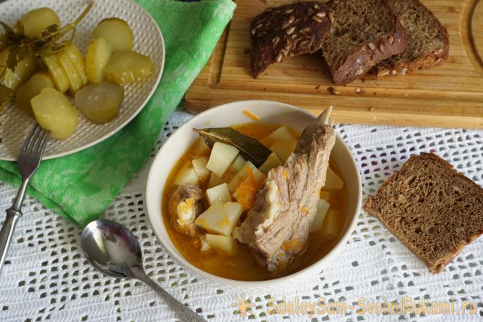 Тушеный картофель со свиными ребрышками Тушеный картофель со свиными ребрышками