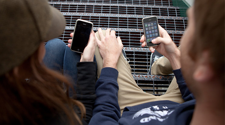 Любовь в смартфоне: плюсы и минусы отношений на расстоянии