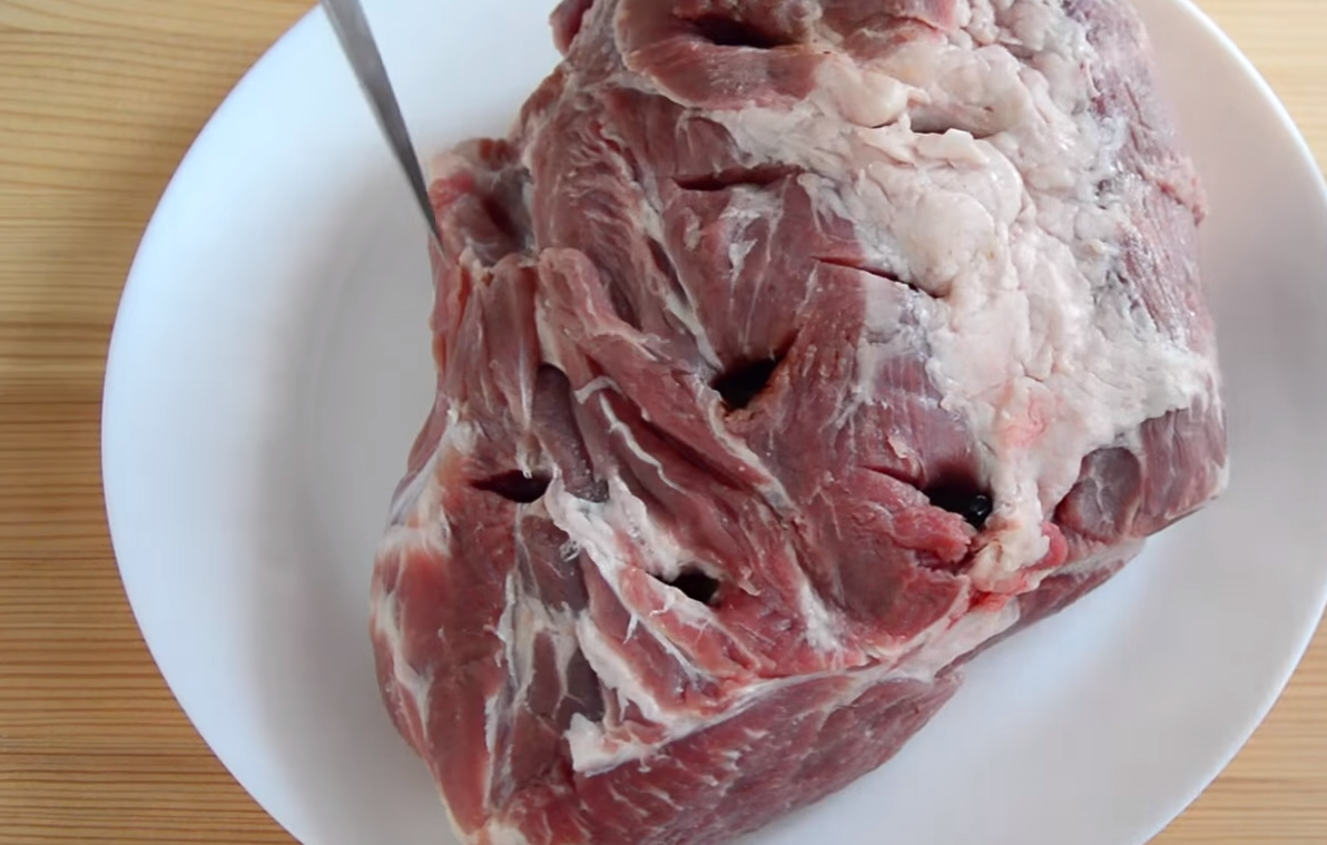 Количество чеснока и чернослива можно использовать на свой вкус :)