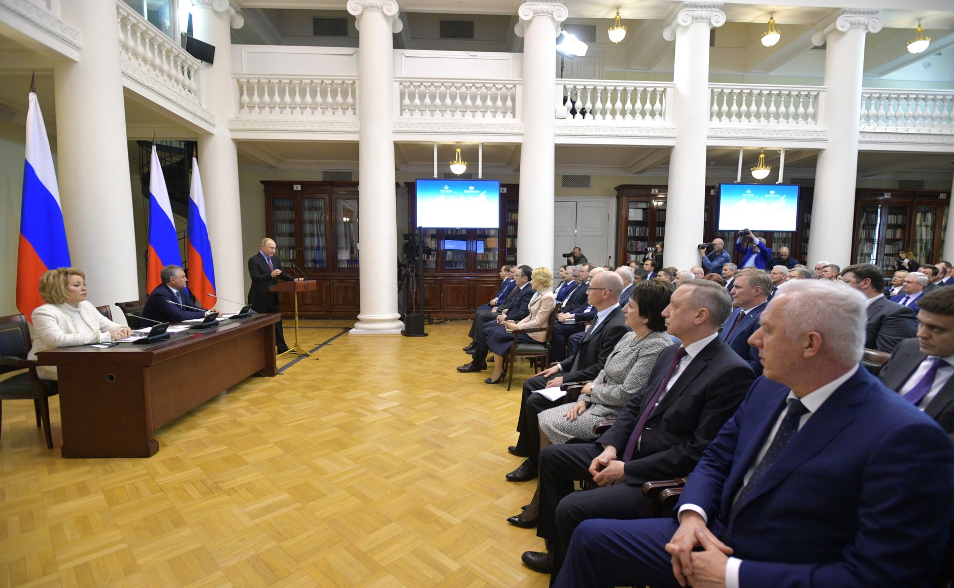 Владимир Путин встретился с членами Совета законодателей.
