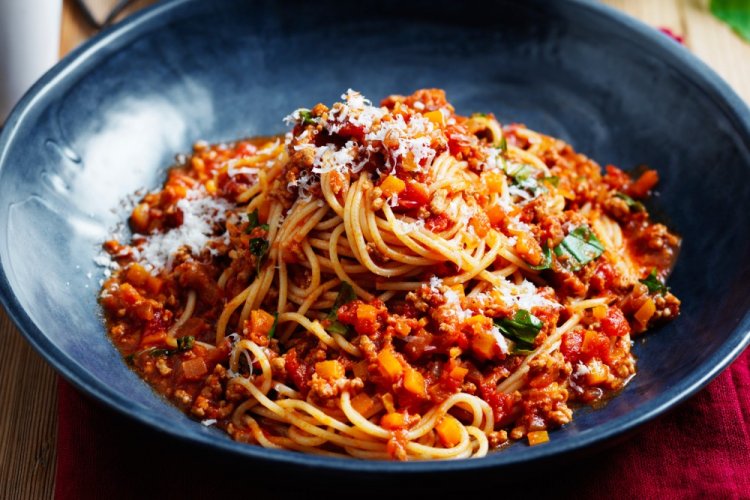 Спагетти болоньезе на сковороде